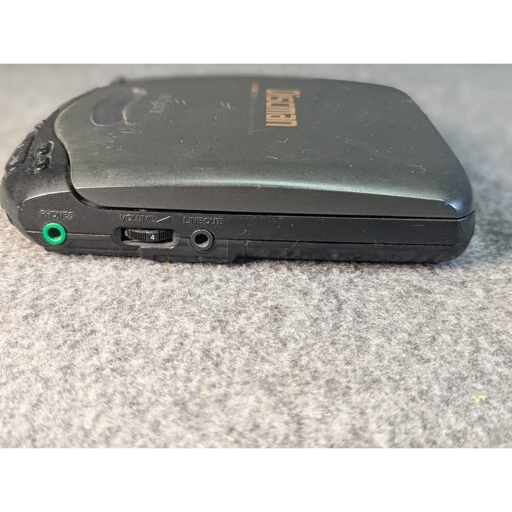 Sony Discman D-143 Portable CD Player Mega Bass Tested Works Hinge Damage